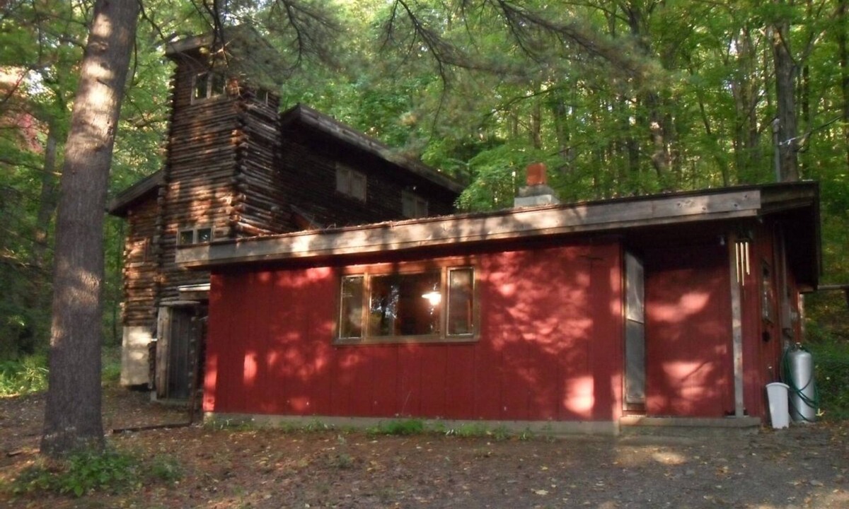 Lamoreaux Landing House | Rustic Retreat on Seneca Lake Wine Trail - Romantic, Family and Pet Friendly