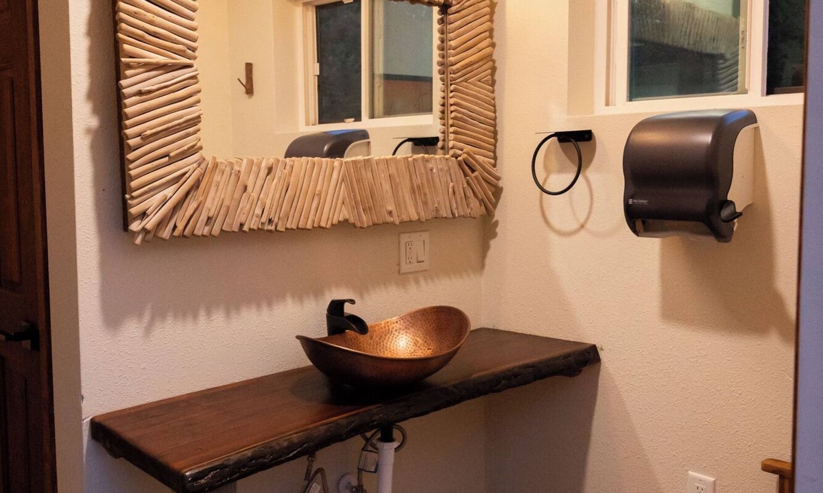 Honey Grove Apartment | Rustic Tent with shared Full Bath