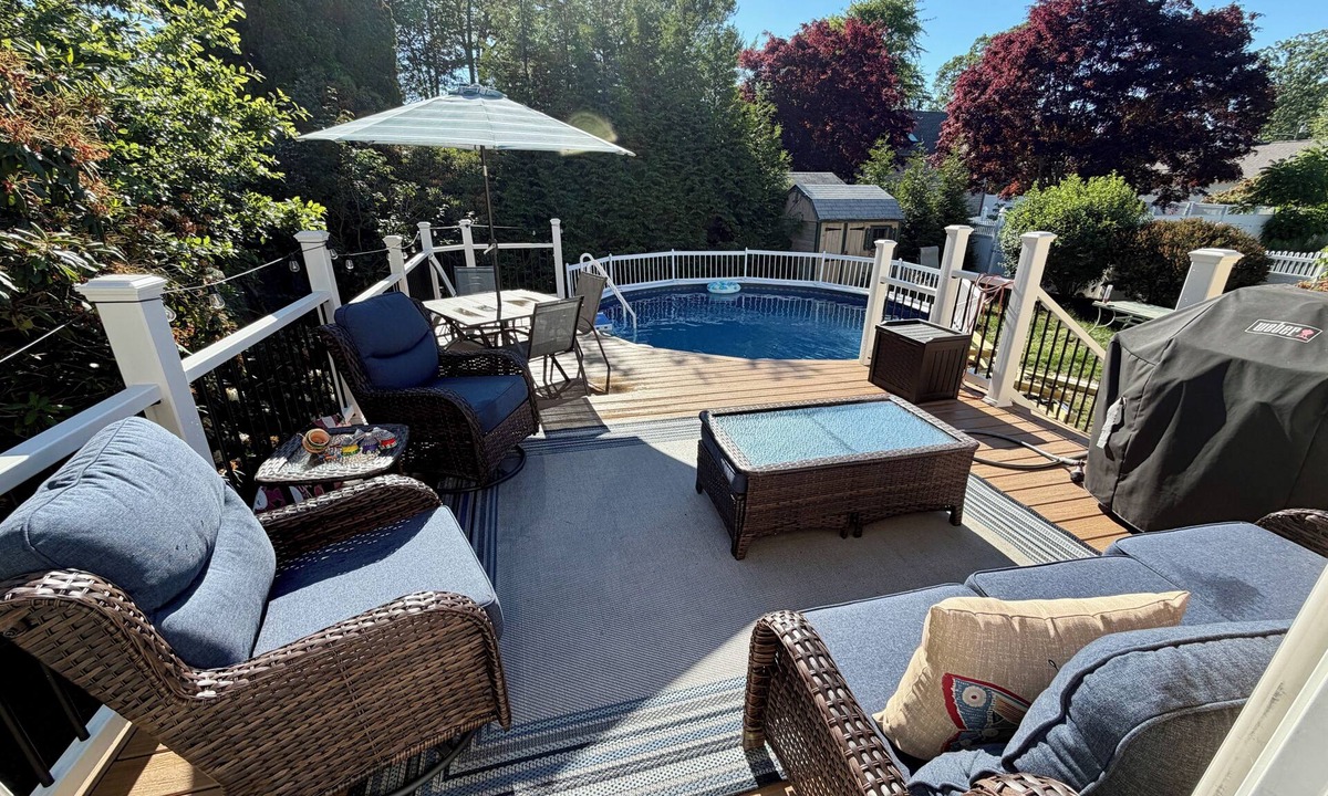 Narragansett House | Salt Pool, AC, Beaches and Newport! PETS Welcome!
