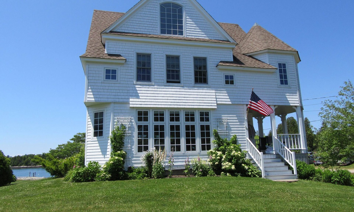 Trevett House | SALT WATER MAINE COTTAGE WITH DOCK - MINUTES TO BOTANICAL GARDENS