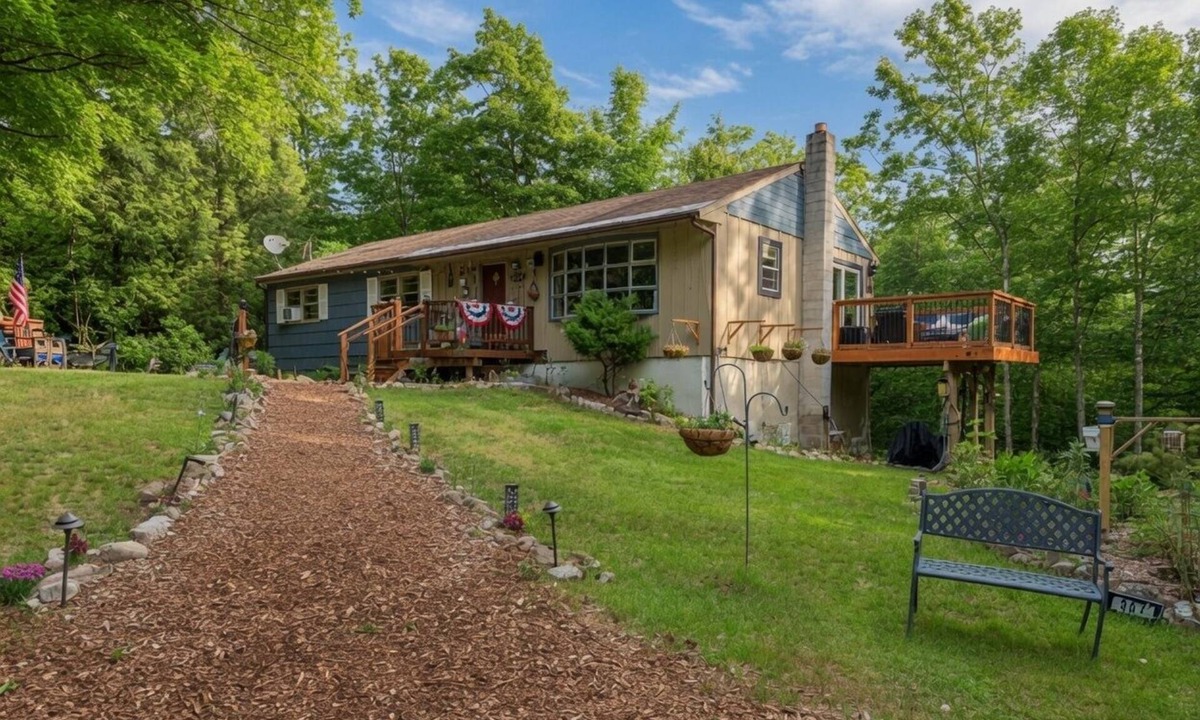Greenfield Center House | Saratoga Excitement Meets Peaceful Retreat- 10 mins to the track!