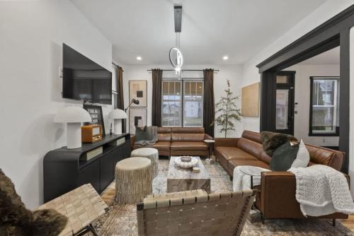 Near East Columbus House | Sauna - GameRoom - Lux Design - 5 Beds - Sleeps 10