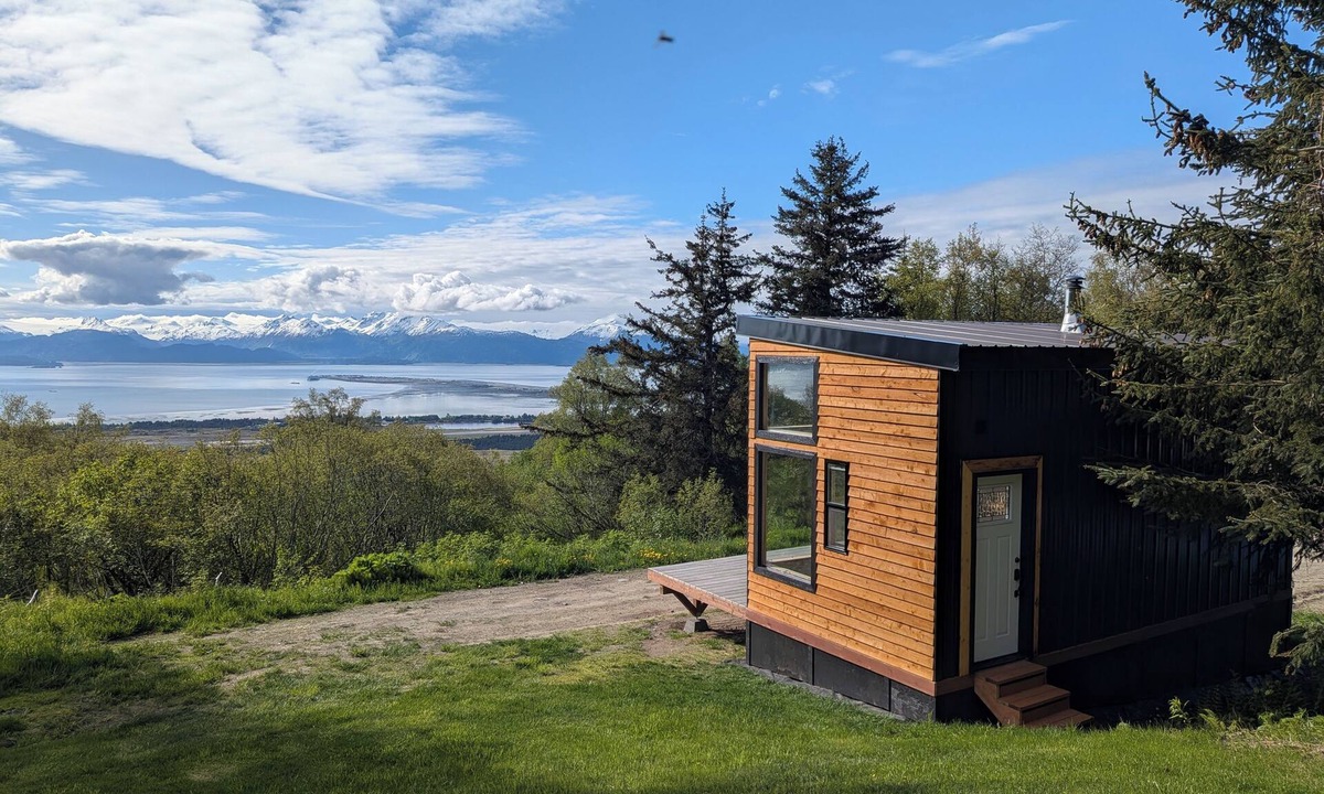 Homer Cabin | Scenic Views Hilltop Cabin