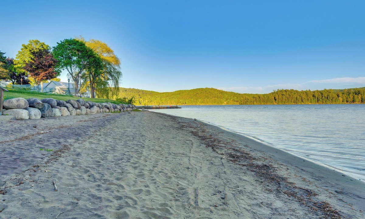 Schroon Lake Apartment | Schroon Lake Room < 1 Mi to Marina & Beach!