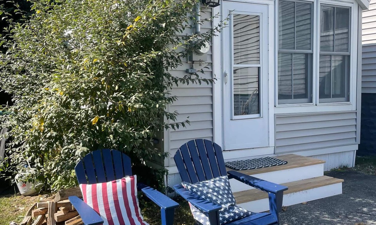 Pine Point House | Sea-clusion by the sea! Cozy cottage within step of the beach!