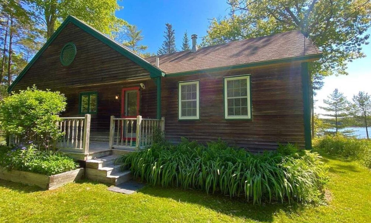 Waldoboro House | Sea Heather Cottage: Sunny Waterfront Escape for N
