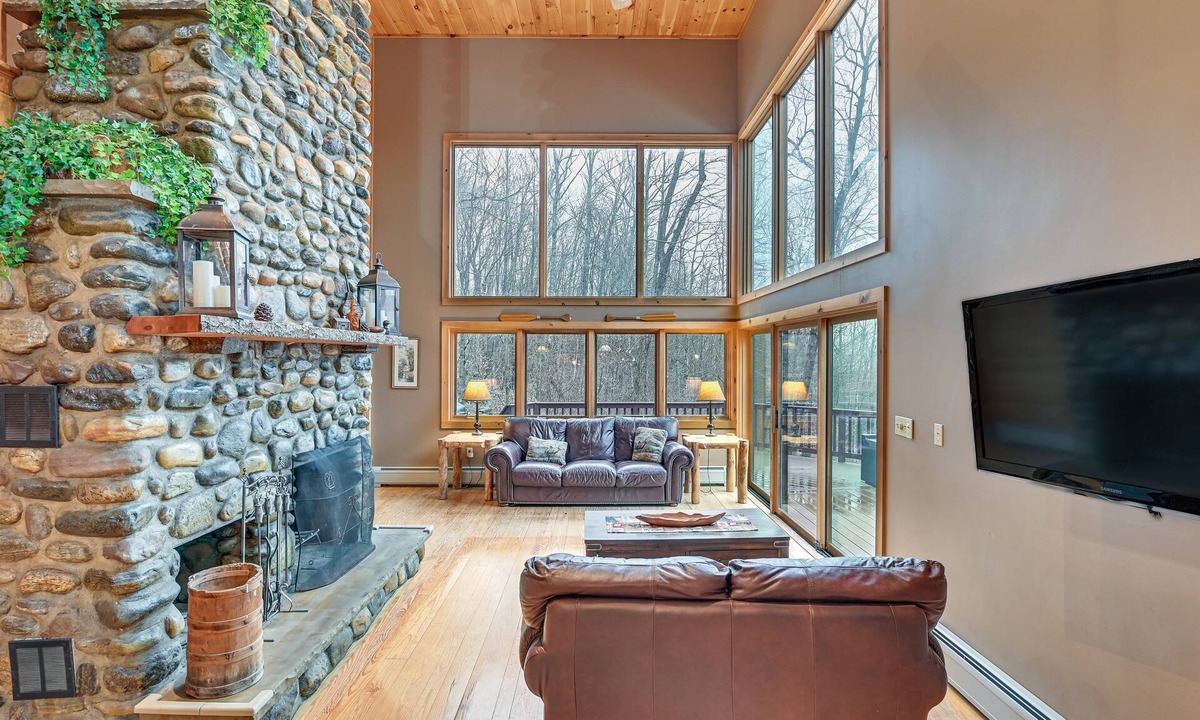 Gloversville Cabin | Secluded Adirondack Cabin ~ 5 Mi to Sacandaga Lake