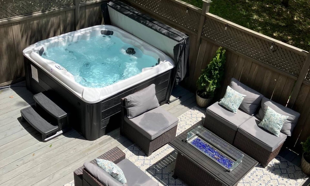 Ellicottville Ski Chalet | Secluded EVL Getaway with Hot tub, Sauna, Fire Pit, Gym & Game room