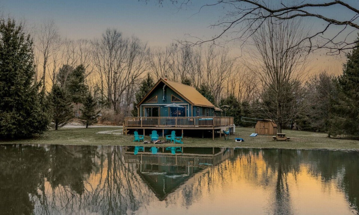 Branchport Cabin | Secluded, Hot Tub, Fire Pit, Deck, Grill, Pets