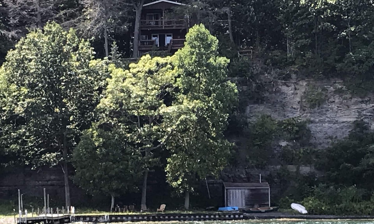 Rock Stream Cottage | Secluded seasonal Seneca Lake Cottage Overlooking the Lake