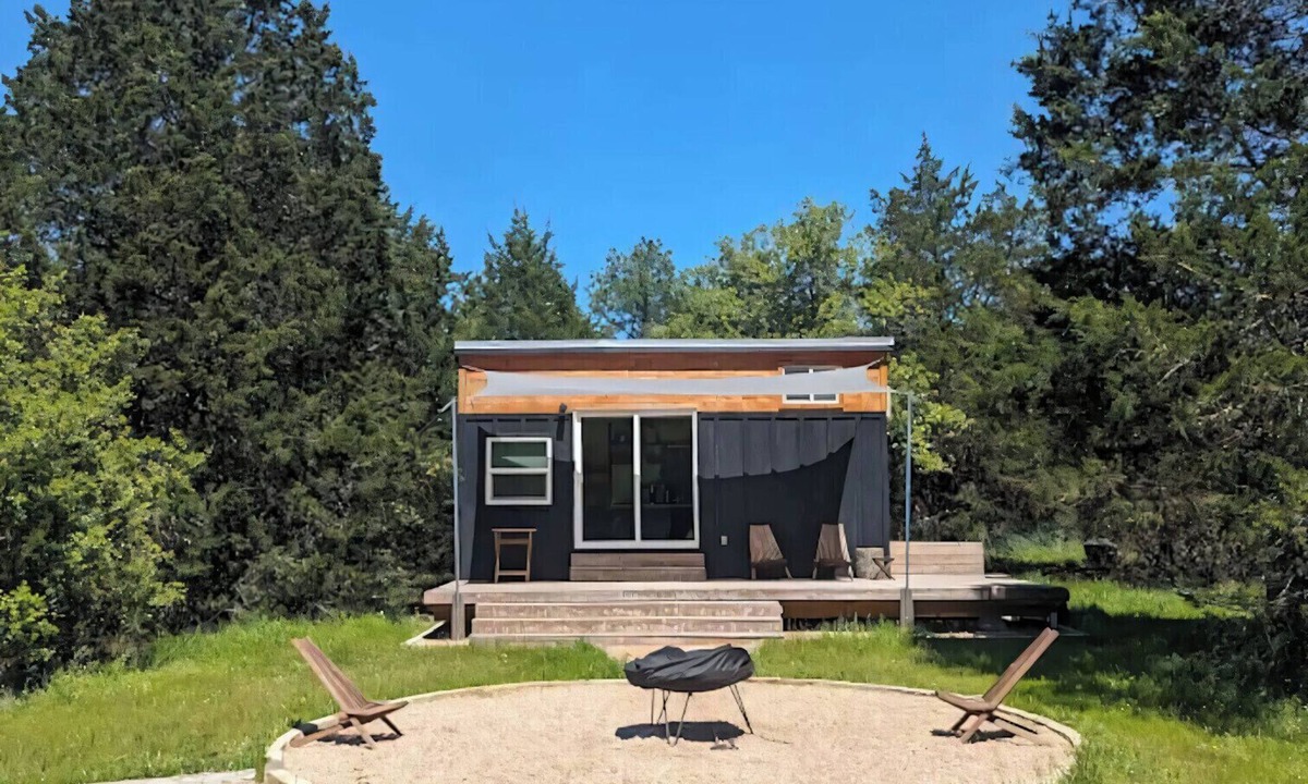 Paige Cabin | Secluded Tiny Home, firepit stargaze hike pond