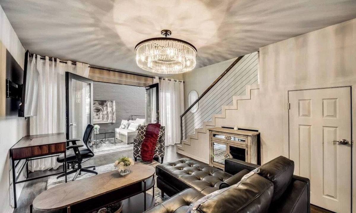 Old East Dallas Apartment | Second-floor Lakewood loft with serene pool views ,spacious interiors, and a private upstairs loft. Enjoy a prime Dallas location with stylish, comfortable living spaces perfect for any stay.