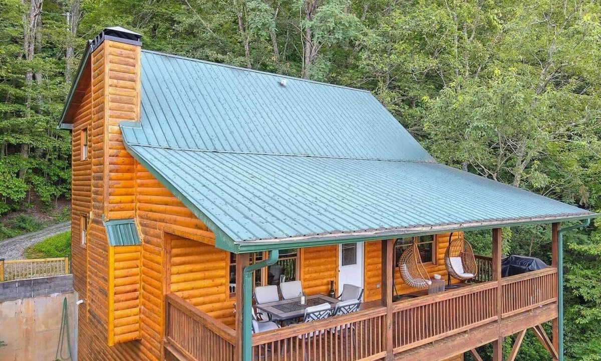 Screamer Mountain House | Sensational Mountain View Log Cabin Dog Friendly!