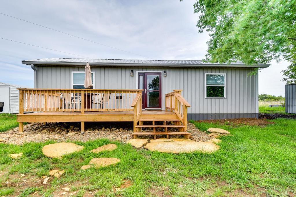 Bixby House | Serene Belgrade Hideaway with Fire Pit & Grill!