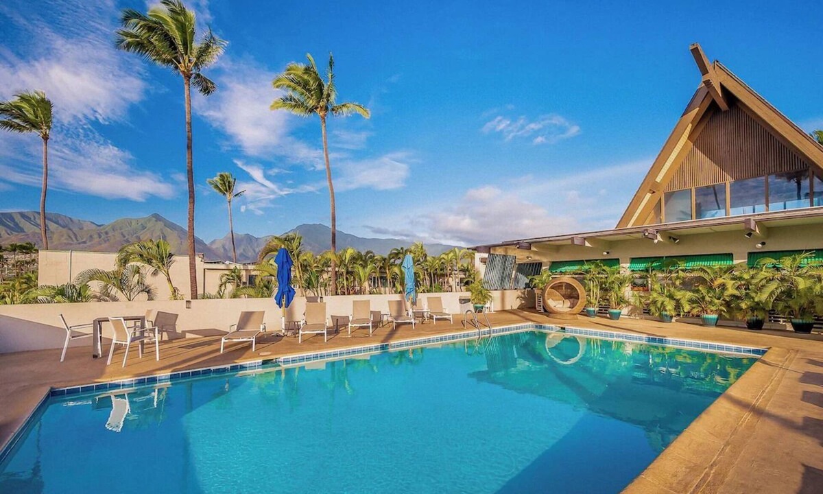 Kahului Hotel | Serene Oceanfront Escape for Maui Adventure, Outdoor Pool, Pet-friendly!