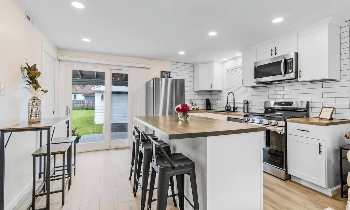 Cheektowaga House | Serene, Renovated 2BR near Airport w/Yard