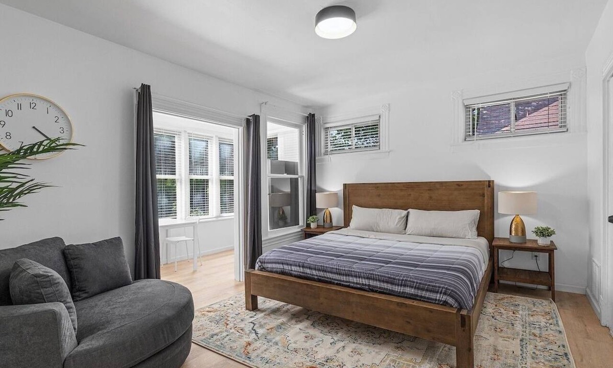 Shadyside Apartment | Shadyside, Central @5 Stylish and Bright Studio With Parking