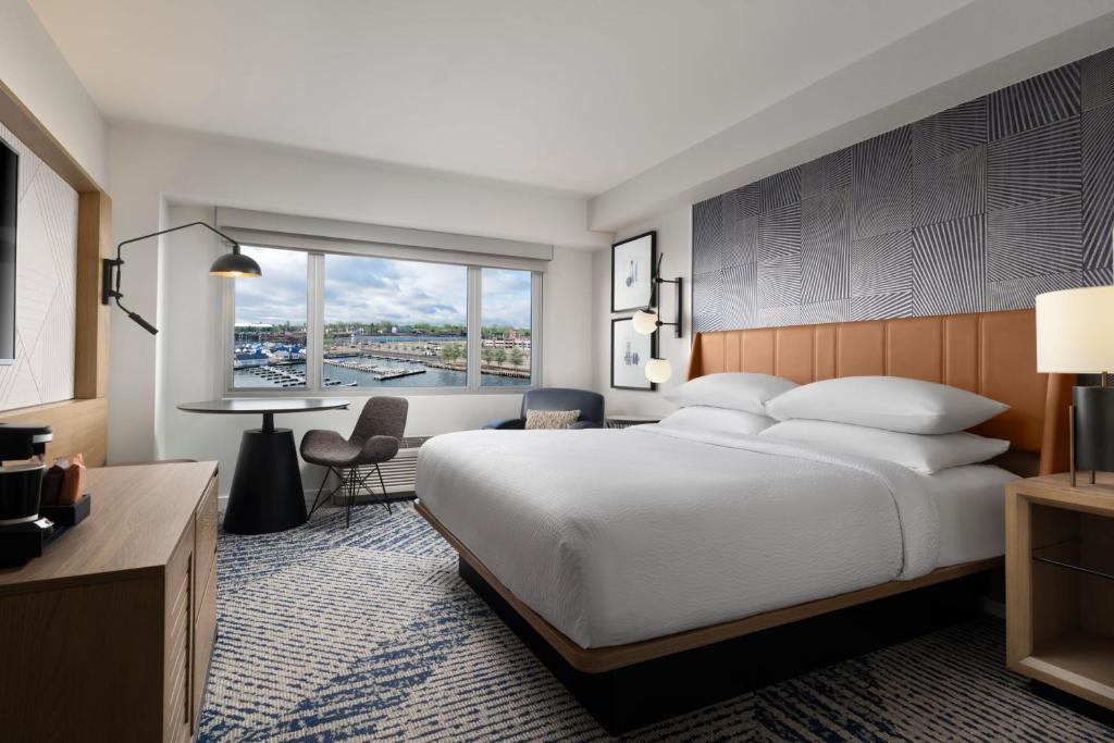 Erie Hotel | Sheraton Erie Bayfront Hotel