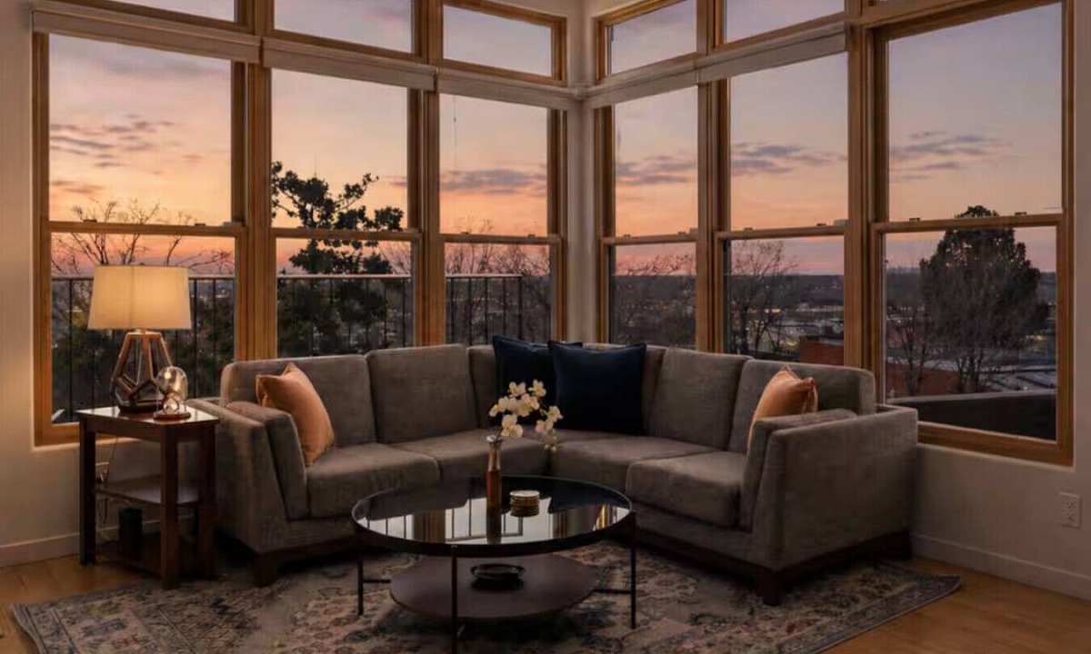 South Capitol Apartment | Ski Discounts! Modern Comfort Loft with Stunning Views by Railyard!