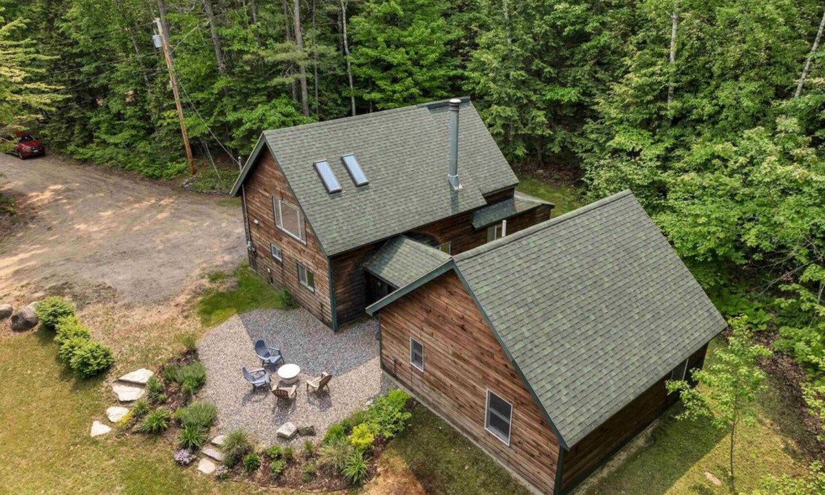 West Bridgton Cabin | Ski & Lake Retreat With Hot Tub