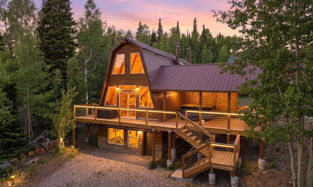 Steam Engine Meadows Cabin | Ski-Lee Retreat | Ski Hike Explore | Sleeps 10