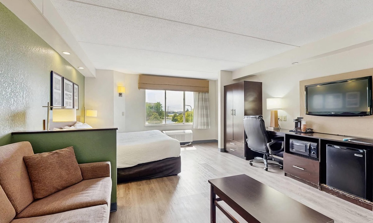 Cheektowaga Hotel | Sleep Inn & Suites Buffalo Airport