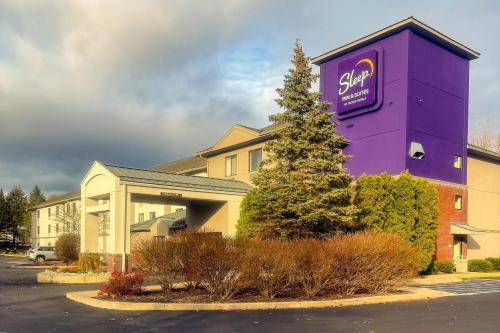 Queensbury Hotel | Sleep Inn & Suites Queensbury - Lake George