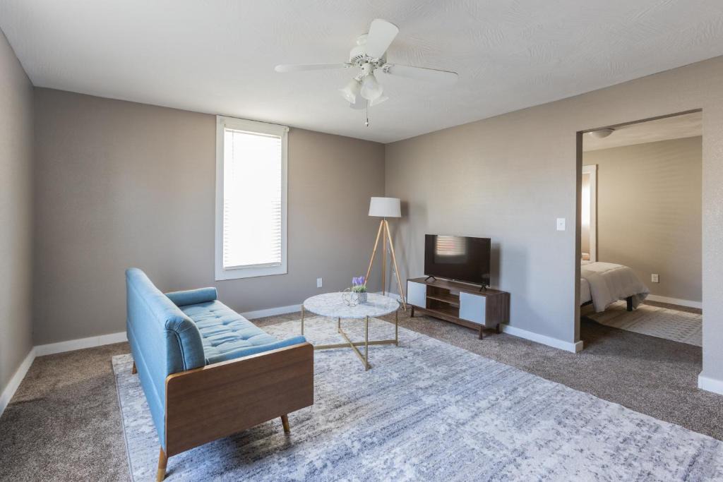 West Central Apartment | Sleepover Historic Downtown Springfield Apartments