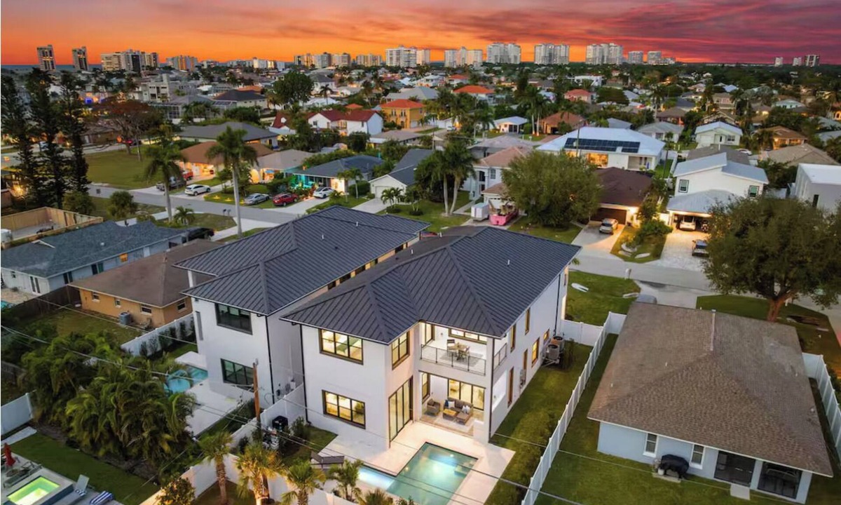 Naples Park House | Sleeps 22+, 2 Homes -Entire Property, 2 Pools