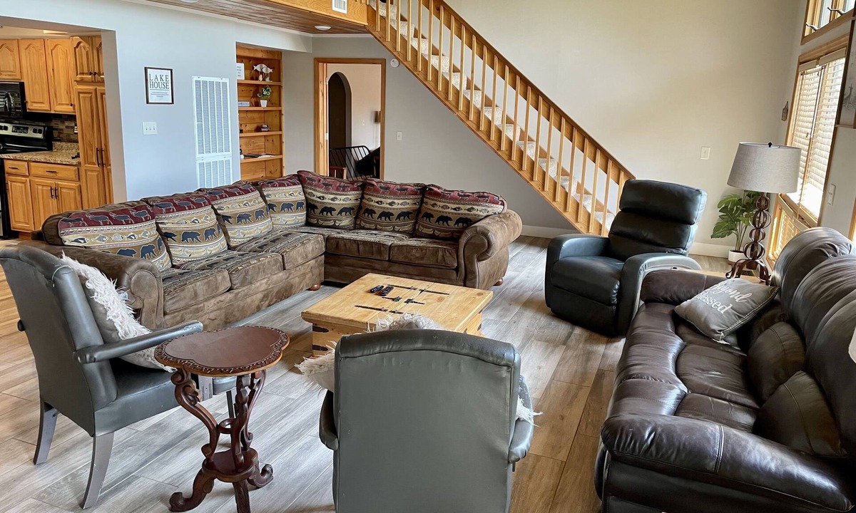 Dandridge House | Sleeps 24 -Douglas Lake Access - Boat dock - Game Room - Family Fun!