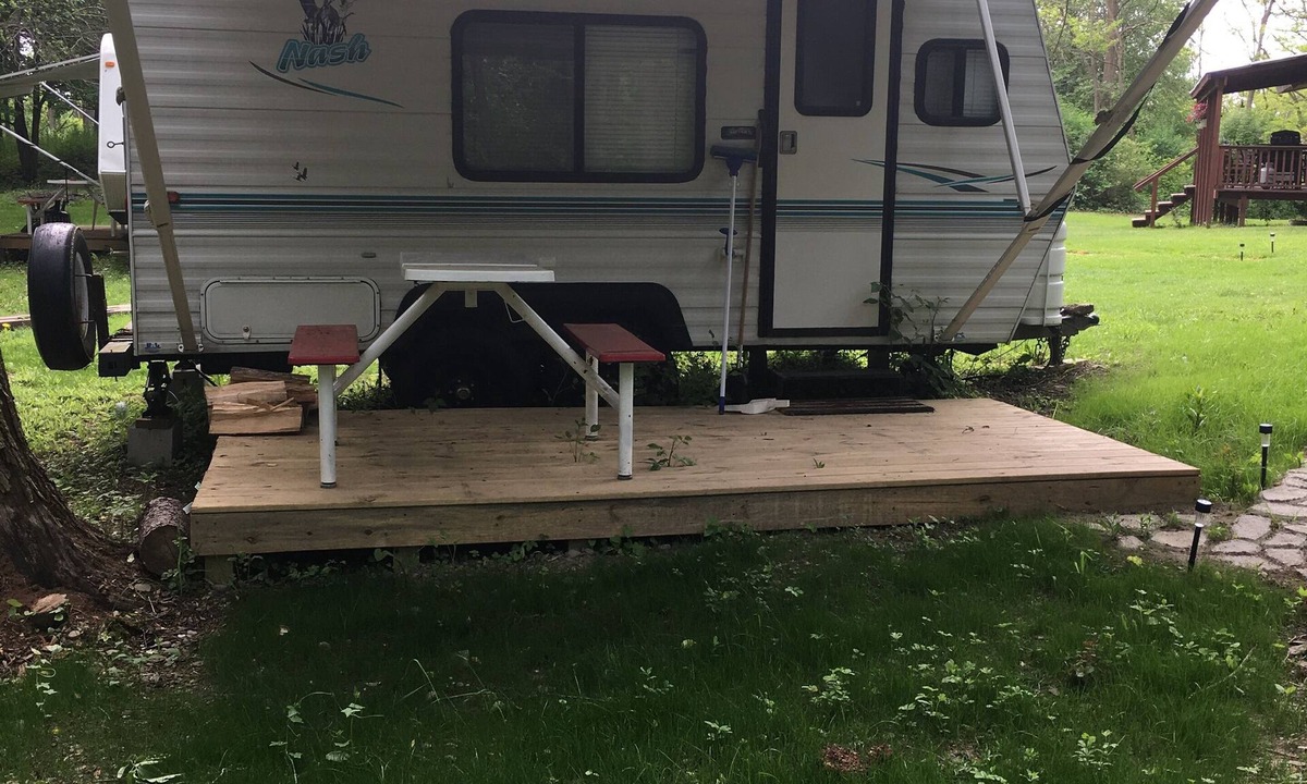 Dewittville House | Small camper in the country