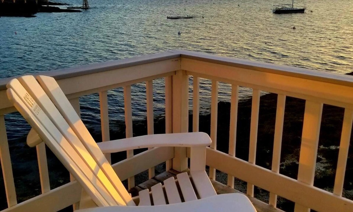 East Boothbay Hotel | Smuggler's Cove Inn