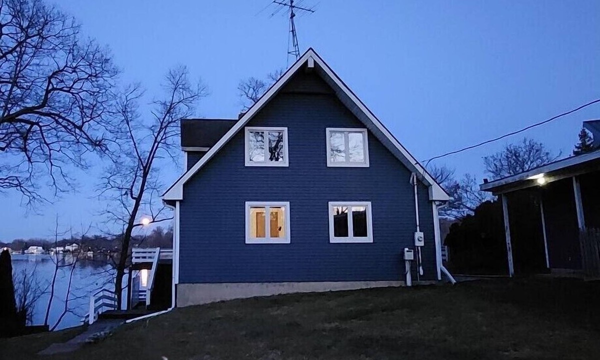 Fremont House | Snow Lake Chalet Northeast Indiana