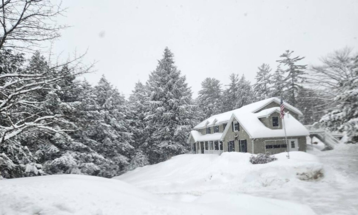 Rumford House | Snowmobile, Skiing, X Country Ski, ATV Trails and the Androscoggin River