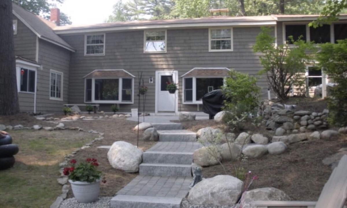 South Casco House | Songo River Lodge: A retreat with access to Sebago Lake, Brandy Pond, Long Lake.