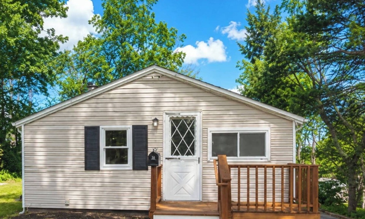 Wakefield-Peacedale House | South Kingston Serenity