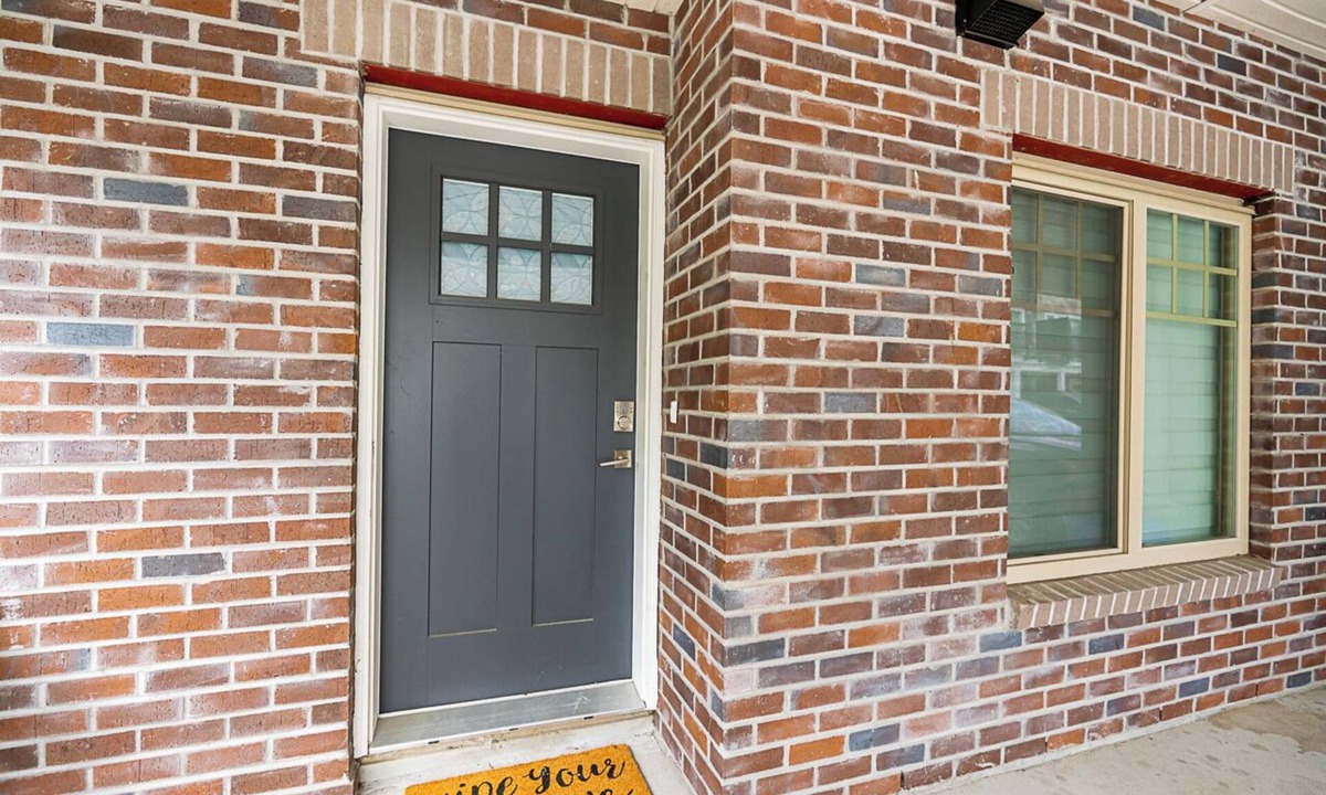 Abbotsford Apartment | Spacious 1 bed and bath basement close to malls, restaurants and UFV
