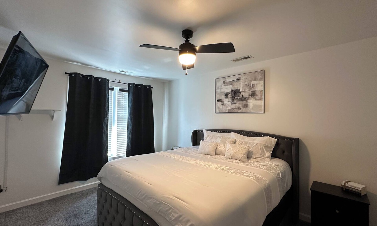 Downtown House | Spacious 3BD townhouse near Hampton waterfront