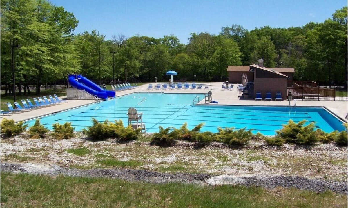 Dingmans Ferry House | Spacious 4 bdrm w/sauna, pool table, Roku TV & Wi-Fi