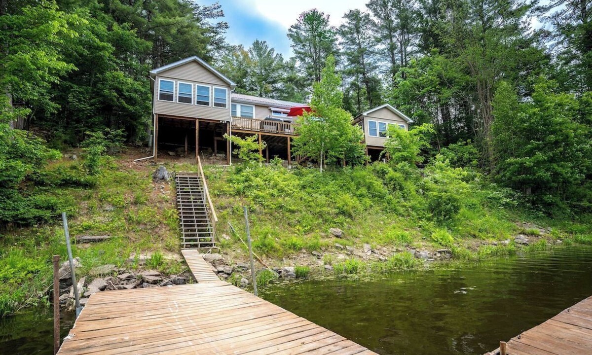Hammond Cabin | Spacious 5 Bedroom Cabin Riverfront/Black Lake Access