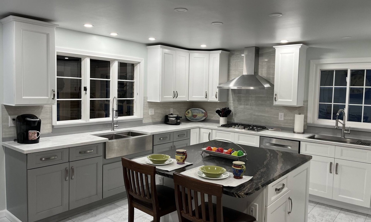 Erie House | Spacious 5 Bedroom Newly Remodeled Retreat