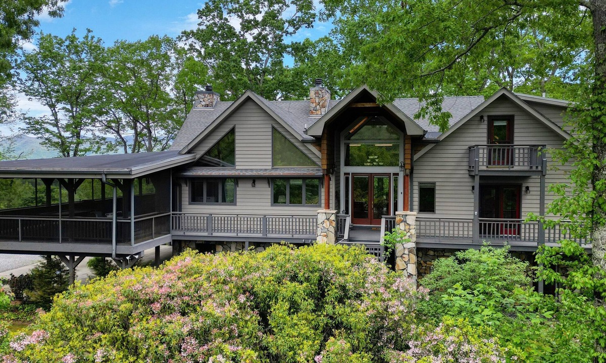 Choestoe House | Spacious 5-bedroom estate in charming Blairsville with fast WiFi & EV charging