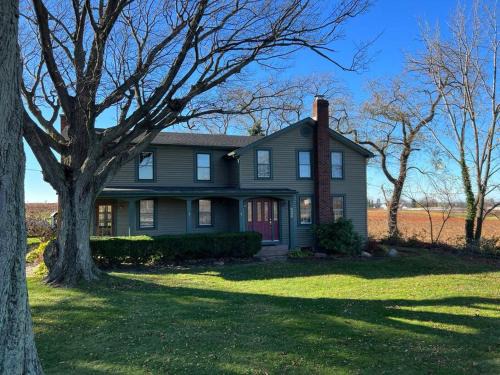 North East House | Spacious 5 BR Home w/Hot Tub