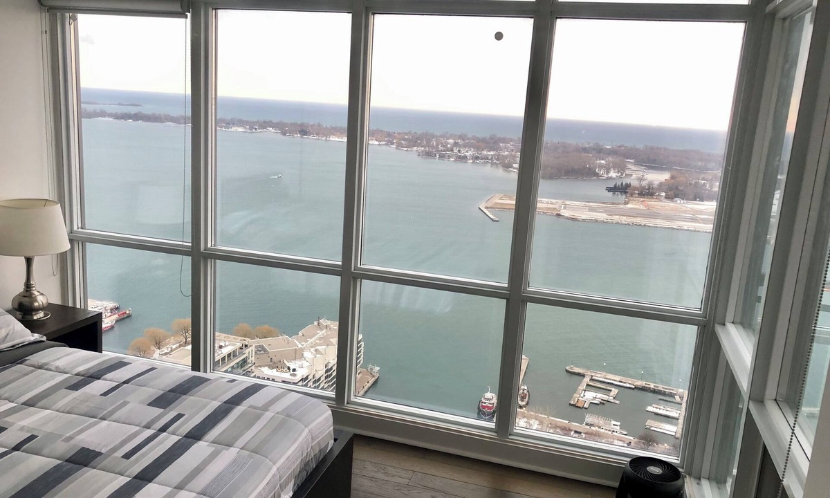 Wellington Place Apartment | Spacious 5215