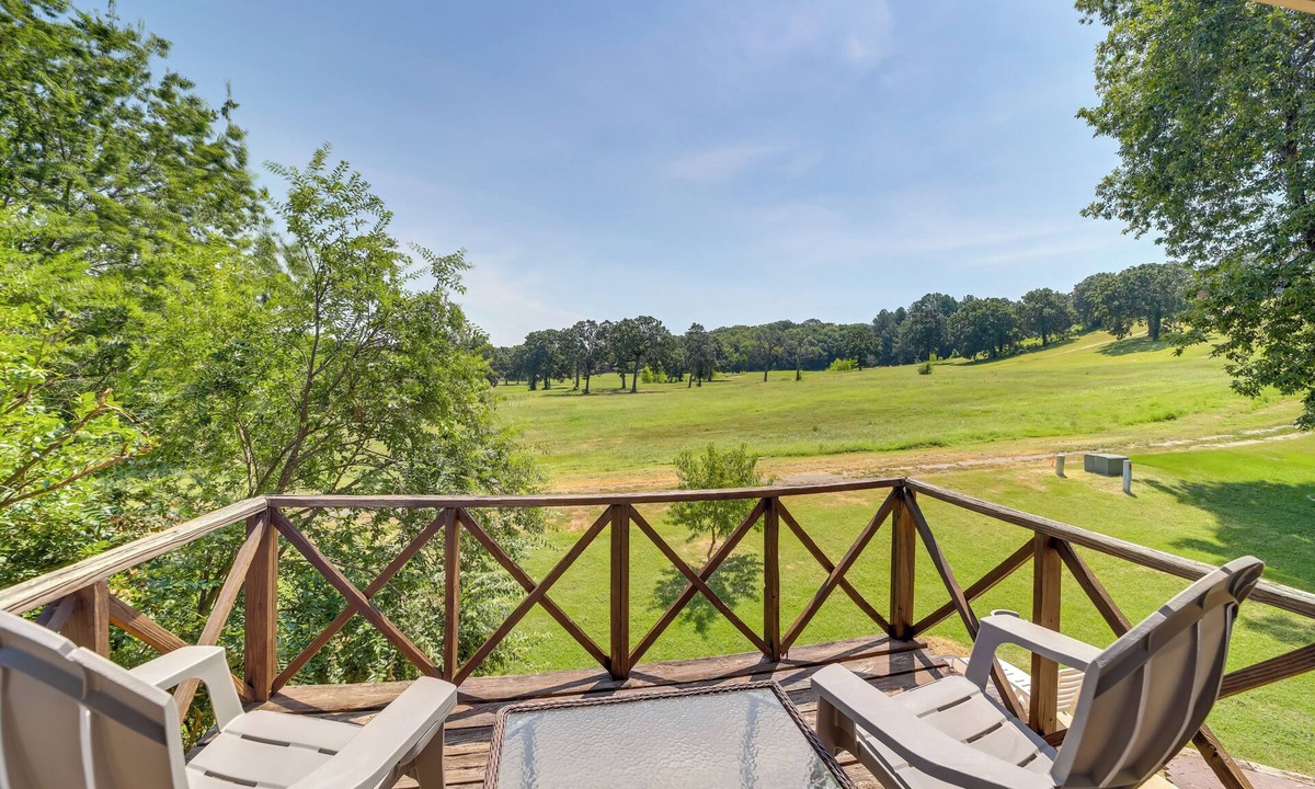 Fort Smith House | Spacious Arkansas Abode w/Balcony & Fire Pit!