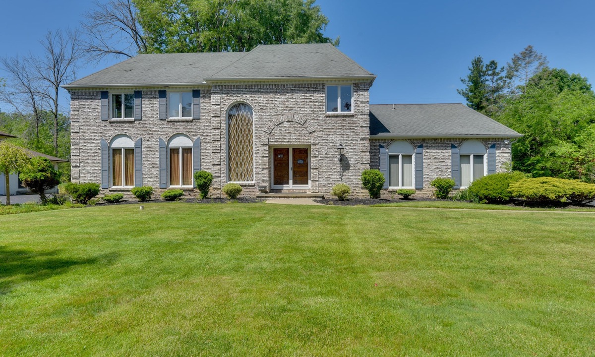 Williamsville House | Spacious Buffalo Brick Home w/Backyard!