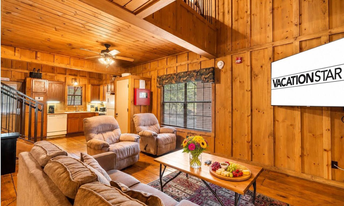 Branson Cabin | Spacious Cabin at Green Mountain | Pools, Hot Tub, Near Strip, Dogs Welcome!