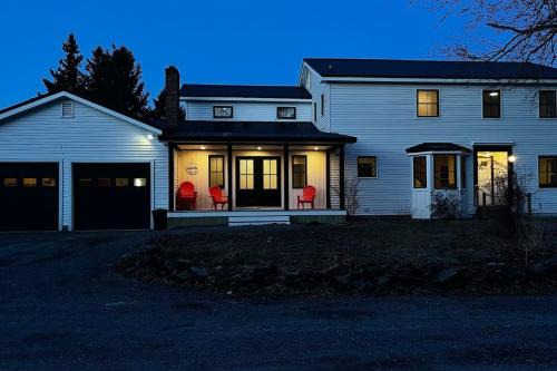 Brewer House | Spacious Colonial Large Groups Fire Pit
