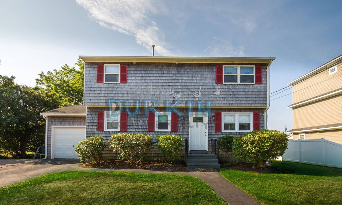 Point Judith House | Spacious Colonial Home, Two Living Areas, Air Conditioning, Close to Beach