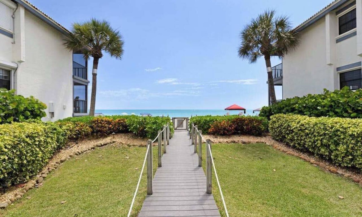 Ilexhurst Condo | Spacious double condo w balconies, Gulf views, shared pool & beach access